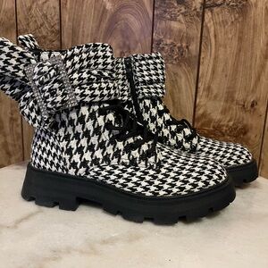 NWT Betsy Johnson Houndstooth Dozer Size 9 Black & White Combat Boots New
